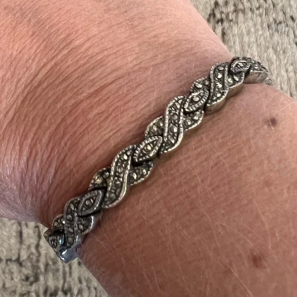 Vintage 925 silver Marcasite Hugs Kisses bracelet filigree, 7.5”, double clasp - Picture 2 of 6